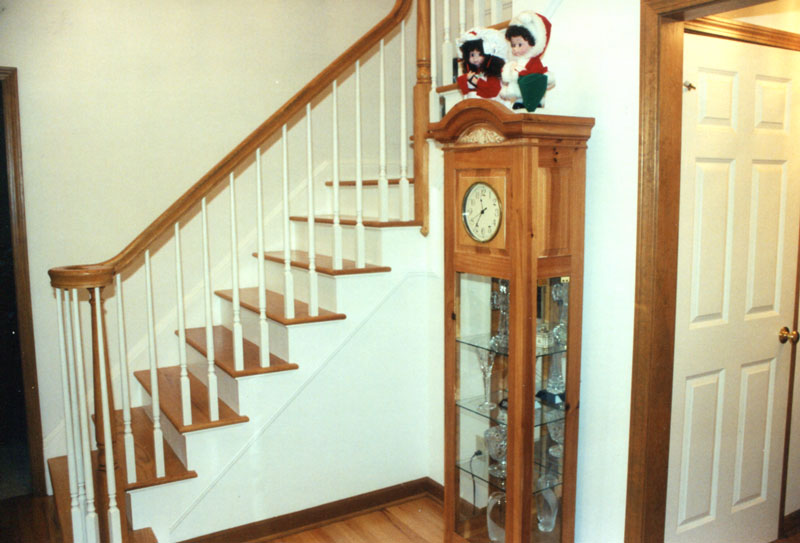 This stairway lacks drama with no contrast in trim.
